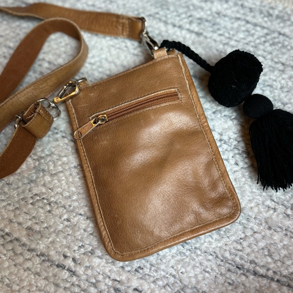 Stanley Street Leather Woven Crossbody Phone Bag Tan Black Tribal Tassel” - Picture 3 of 10